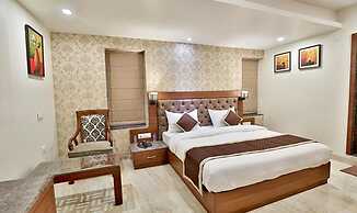 Fabhotel Prime Candle Wood