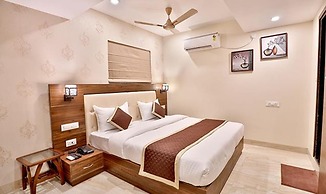 Fabhotel Prime Candle Wood