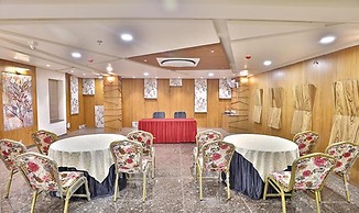 Fabhotel Prime Candle Wood