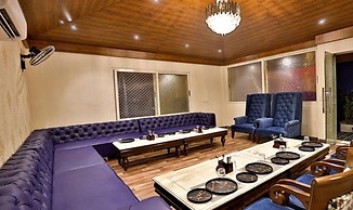 Fabhotel Prime Candle Wood