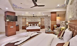 Fabhotel Prime Candle Wood