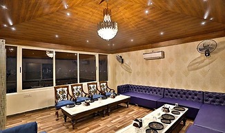 Fabhotel Prime Candle Wood