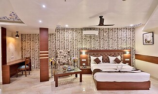 Fabhotel Prime Candle Wood