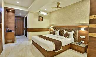 Fabhotel Prime Candle Wood