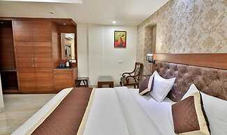 Fabhotel Prime Candle Wood