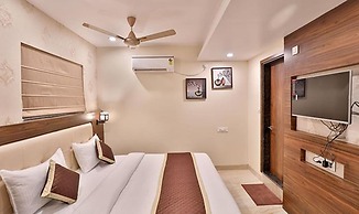 Fabhotel Prime Candle Wood