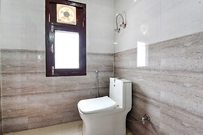 Fabhotel Mayra Grand