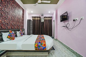 Fabhotel Deepak Palace