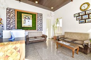 Fabhotel Golden Palms