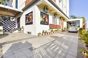 Fabhotel Golden Palms