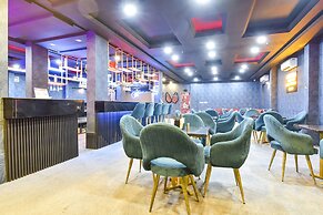 Fabhotel Golden Palms