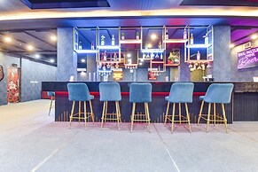 Fabhotel Golden Palms