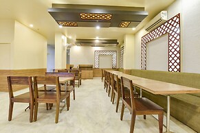 Fabhotel The Bayan Elegance