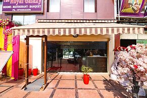 Fabhotel Dwarka Suites