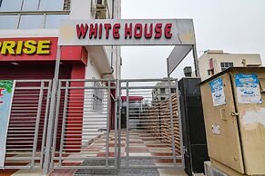 Fabhotel White House I