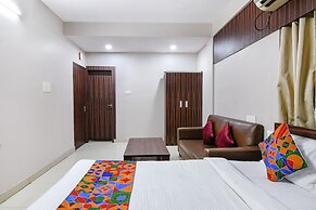 Fabhotel White House I