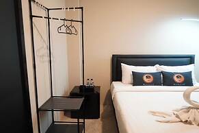 RQ Bangkok Huai Khwang by Collection O