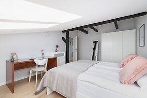 Apartment With 2 Desks by Renters