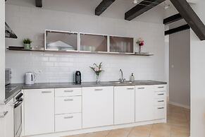 Apartment With 2 Desks by Renters