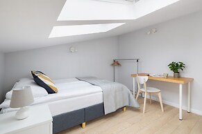 Apartment With 2 Desks by Renters