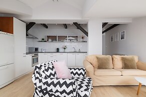 Apartment With 2 Desks by Renters