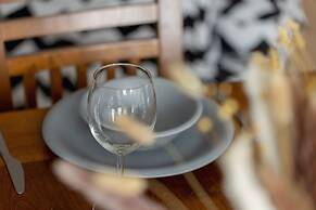 Apartment With 2 Desks by Renters