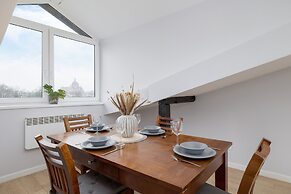 Apartment With 2 Desks by Renters