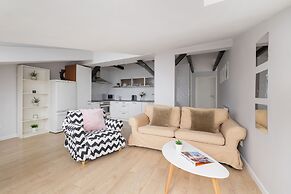 Apartment With 2 Desks by Renters
