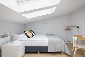 Apartment With 2 Desks by Renters