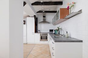 Apartment With 2 Desks by Renters