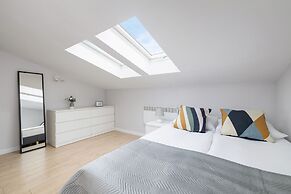 Apartment With 2 Desks by Renters