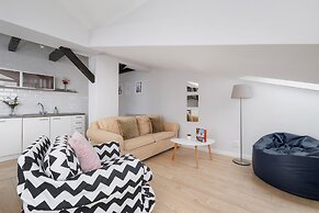 Apartment With 2 Desks by Renters