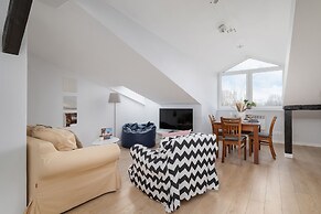 Apartment With 2 Desks by Renters