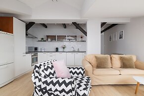 Apartment With 2 Desks by Renters