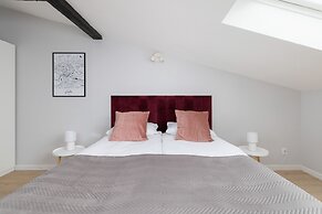 Apartment With 2 Desks by Renters