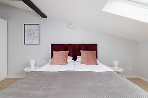 Apartment With 2 Desks by Renters