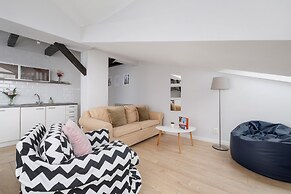 Apartment With 2 Desks by Renters