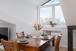 Apartment With 2 Desks by Renters