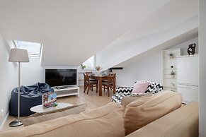Apartment With 2 Desks by Renters