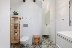 Apartment With 2 Desks by Renters