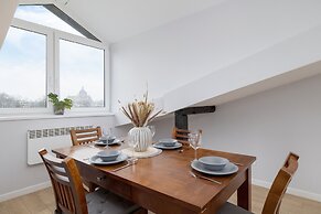 Apartment With 2 Desks by Renters