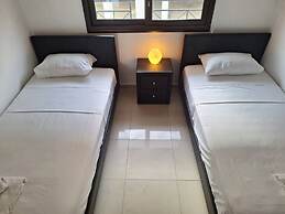 Paramount Gardens Resorts D204
