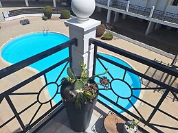 Paramount Gardens Resorts D204