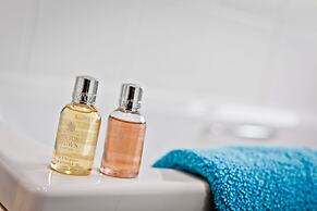 Lothlorien in Grange-over-sands With Bay Views