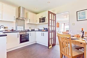 Lothlorien in Grange-over-sands With Bay Views