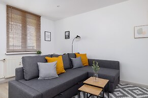 Studio With Desk in Katowice by Renters