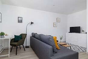 Studio With Desk in Katowice by Renters