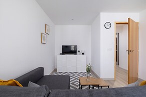 Studio With Desk in Katowice by Renters