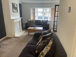 4 Bed Comfy House in Birmingham