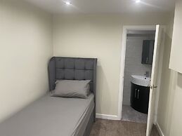 4 Bed Comfy House in Birmingham